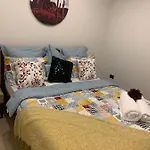 Cute And Cozy Near Airport